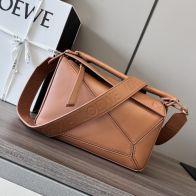 ウロバックとはコピー loewe 直方体  光沢 Anagram