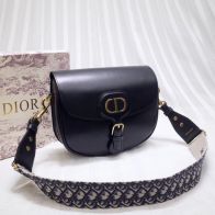 ディオールバッグステージとはn級品 DIOR Bobby 輸入牛革