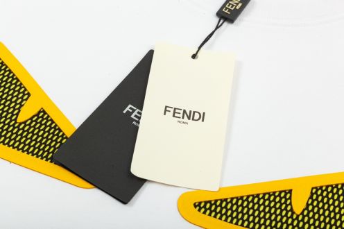 オシャレにお得100%新品fendi 半袖コピー オリジナルの生地