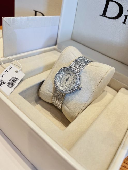 オシャレにお得100%新品ディオール時計コピー ダイヤモンド 高級感 優雅さ
