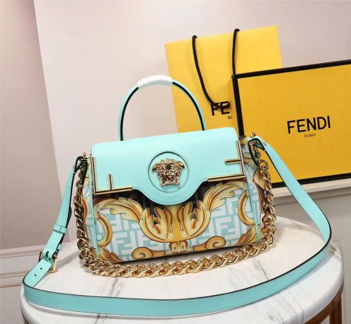 数量限定 得価 fendi カバン コピーヴェルサーチェのコラボレーションバッグ