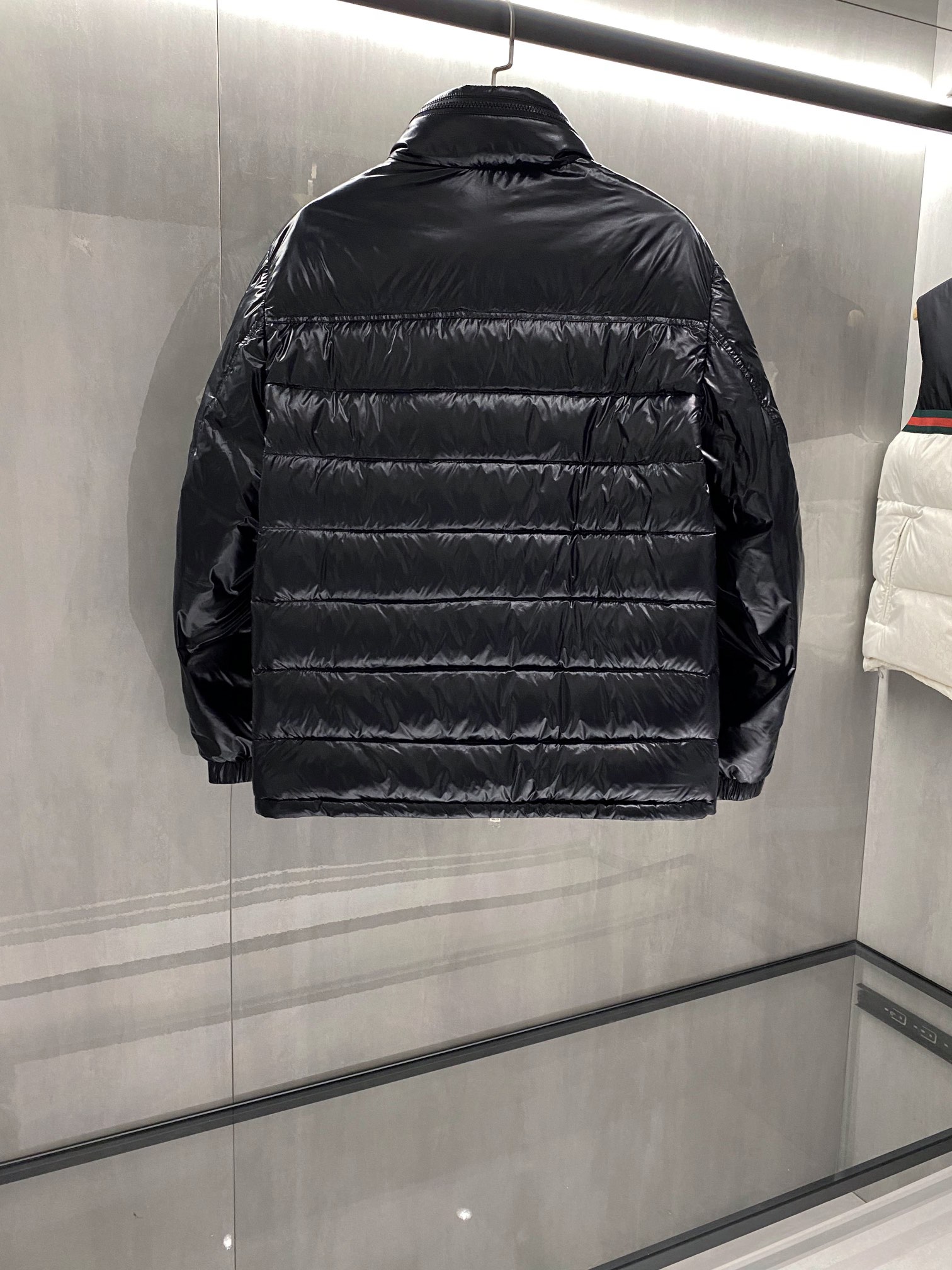 MONCLER 秋冬新品★ モンクレール偽物ダウンジャケット値段 綺麗 お得2018最安値 ファション 防寒性 ブラック_1