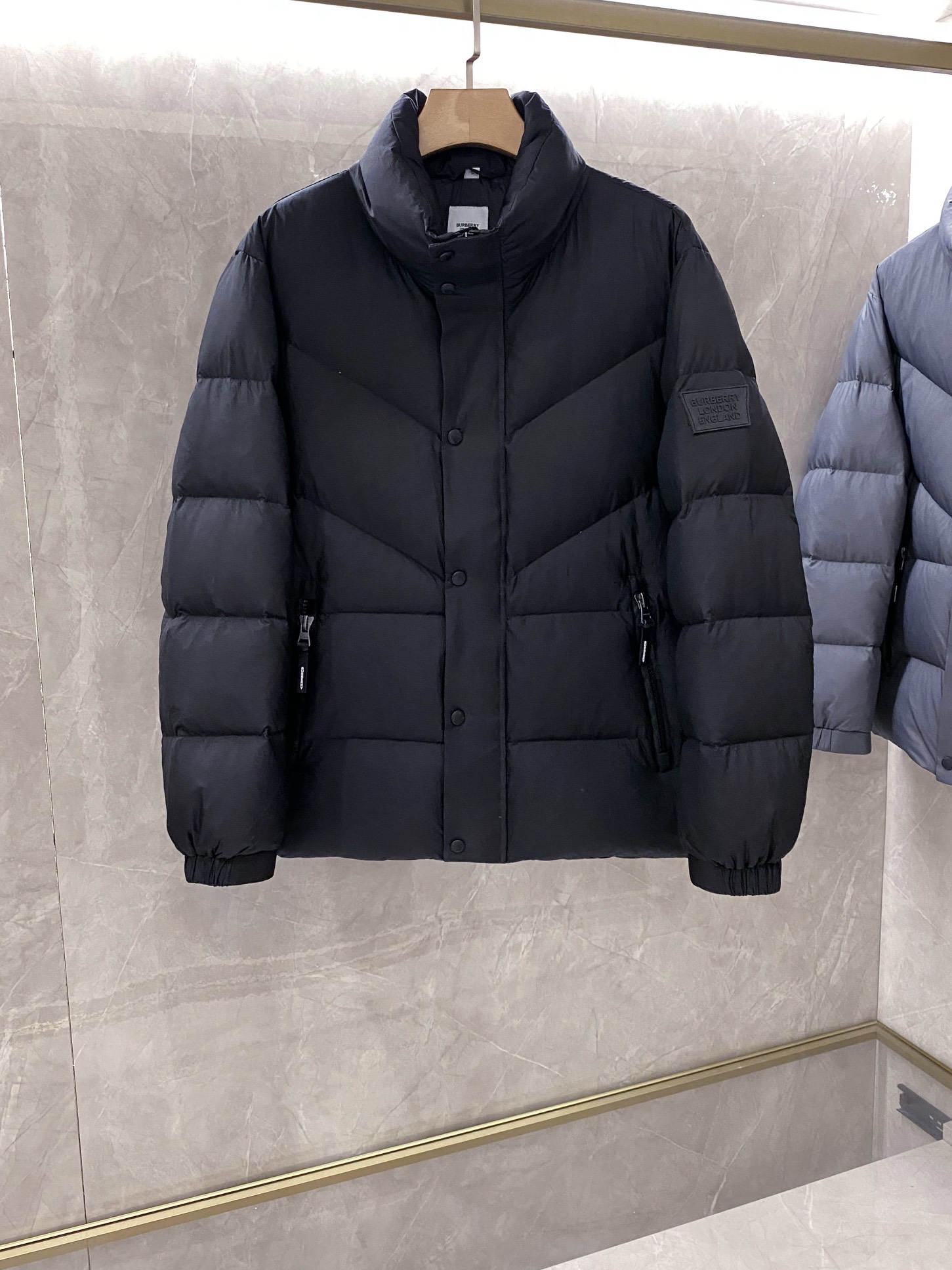 BURBERRYバーバリー ダウン激安通販 暖かさ偽物 品質保証安い 2色 ブラック_1