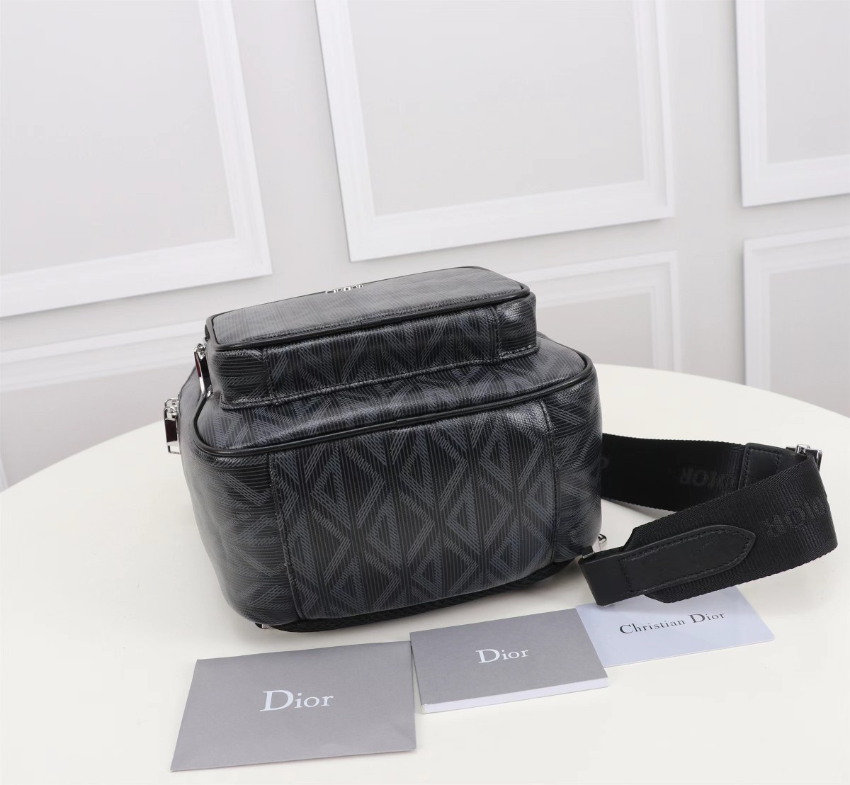 dior バッグ ロゴ偽物 内蔵センサーチップ ミニ ショルダーバッグ ブラック_3