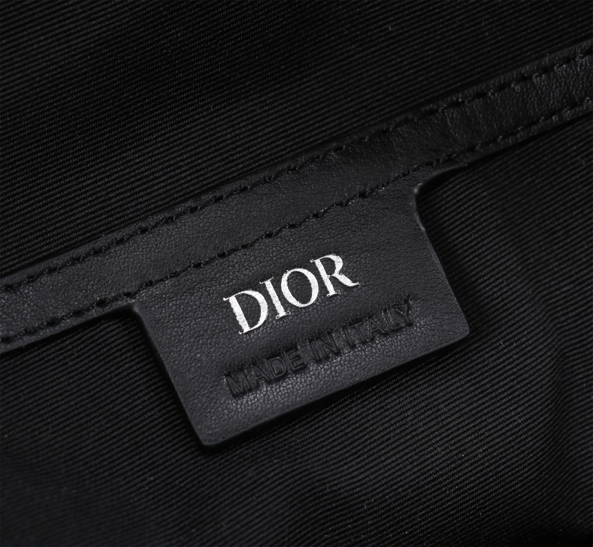 dior バッグ ロゴ偽物 内蔵センサーチップ ミニ ショルダーバッグ ブラック_6