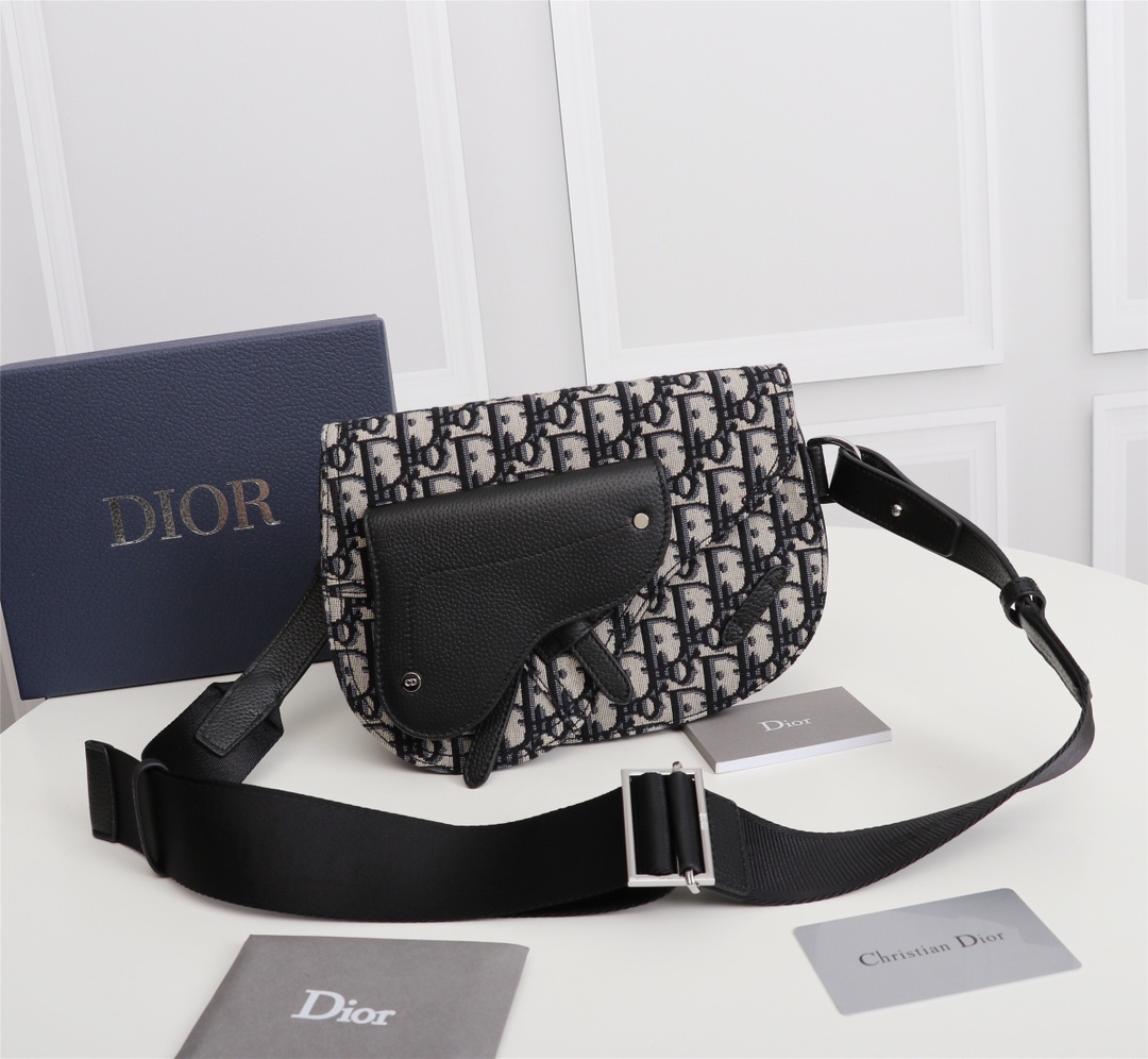 dior 3万以下激安通販メンズバッグ レザー ブラック斜め掛けバッグ_1