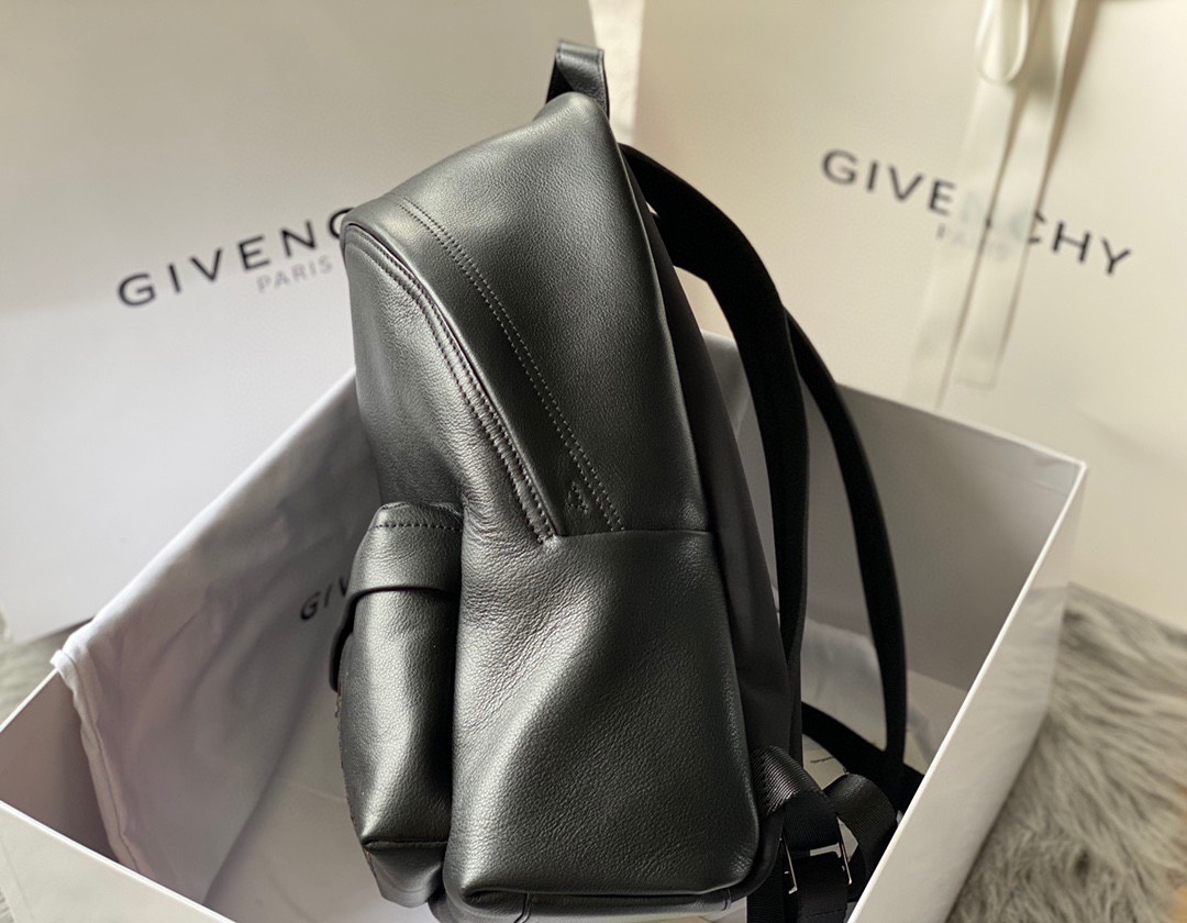 GIVENCHYジバンシィ セールスーパーコピー リュックサック 軽い レッドロゴ 赤い裏地 ブラック_2