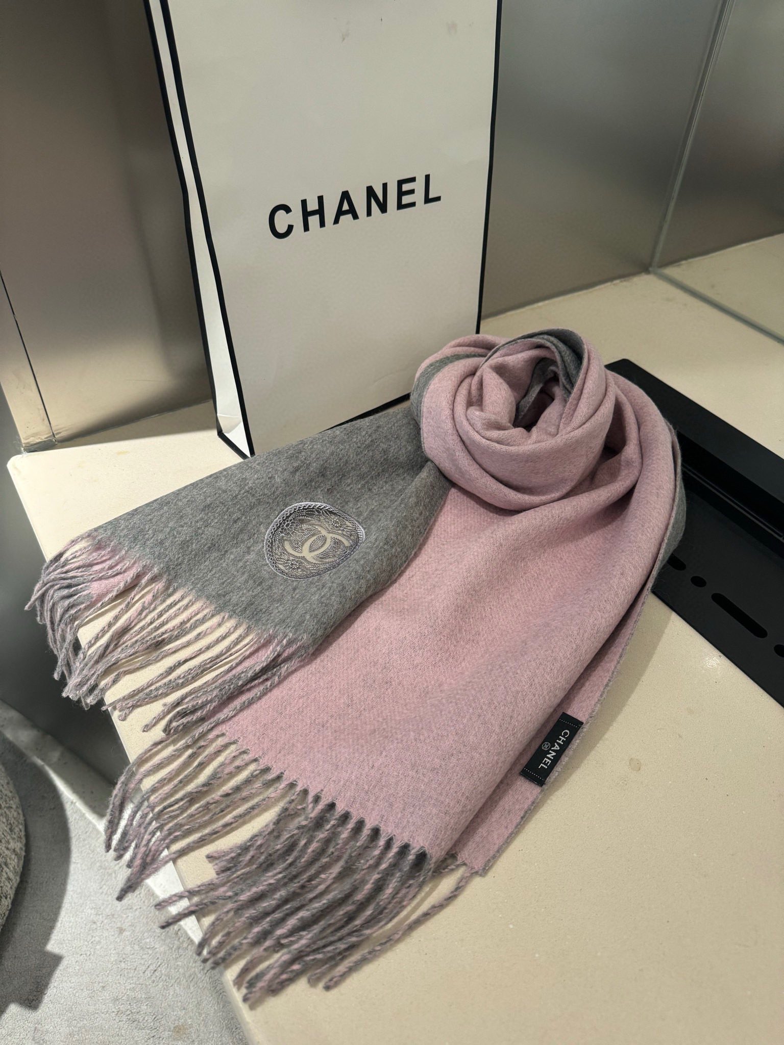 CHANEL2023新品 シャネル マフラー 偽物 見分け方 暖かい 大判 通勤 旅行 レディース グレイ_2