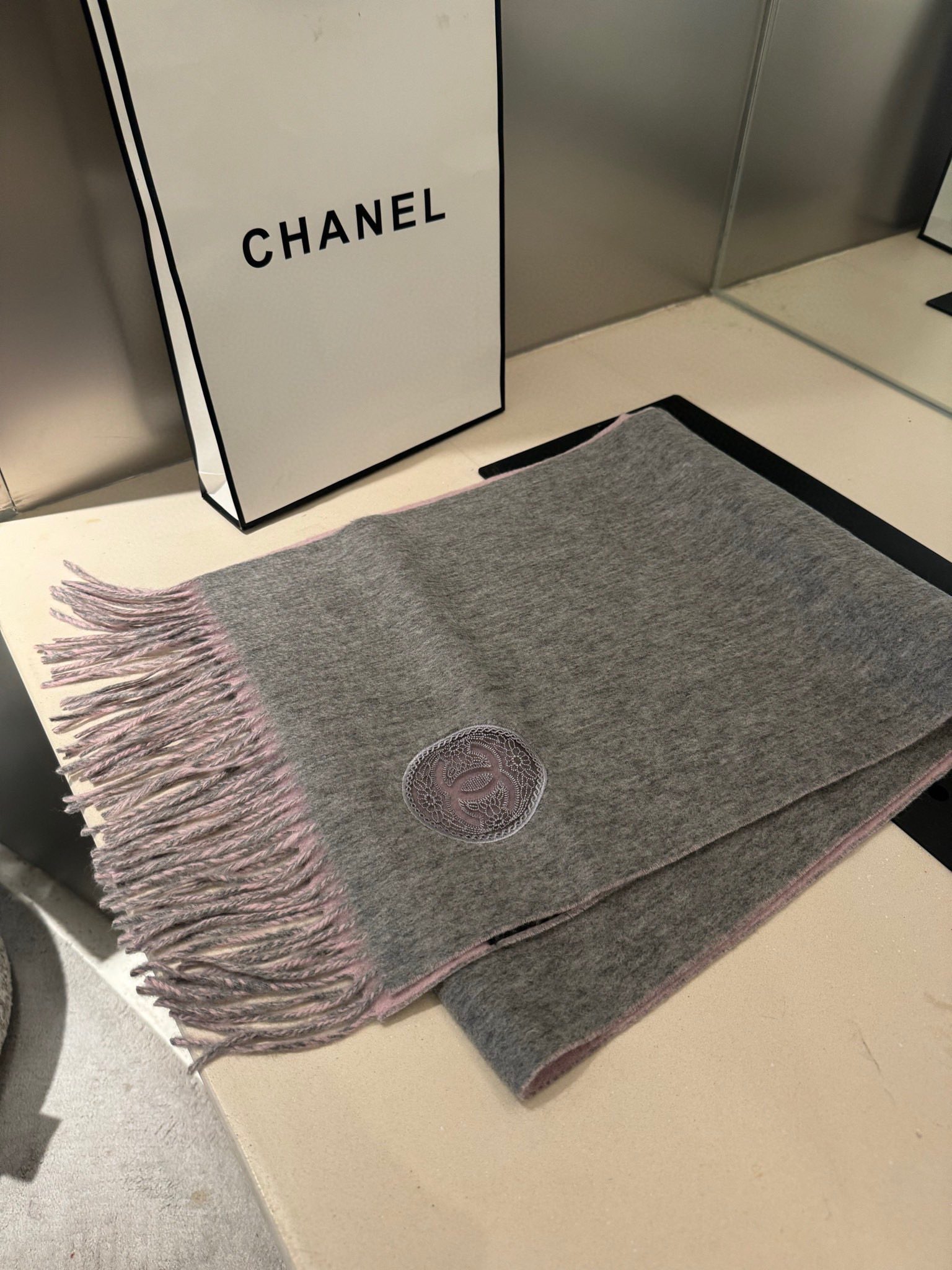 CHANEL2023新品 シャネル マフラー 偽物 見分け方 暖かい 大判 通勤 旅行 レディース グレイ_5