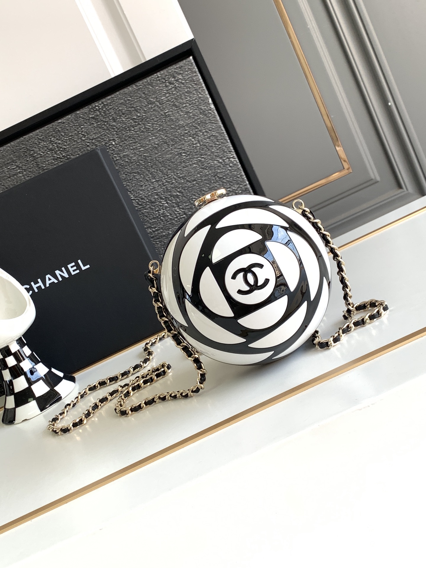 CHANELchanel アメリカｎ級品 レディースバッグ 斜めがけバッグ Camellia 黒白色_1