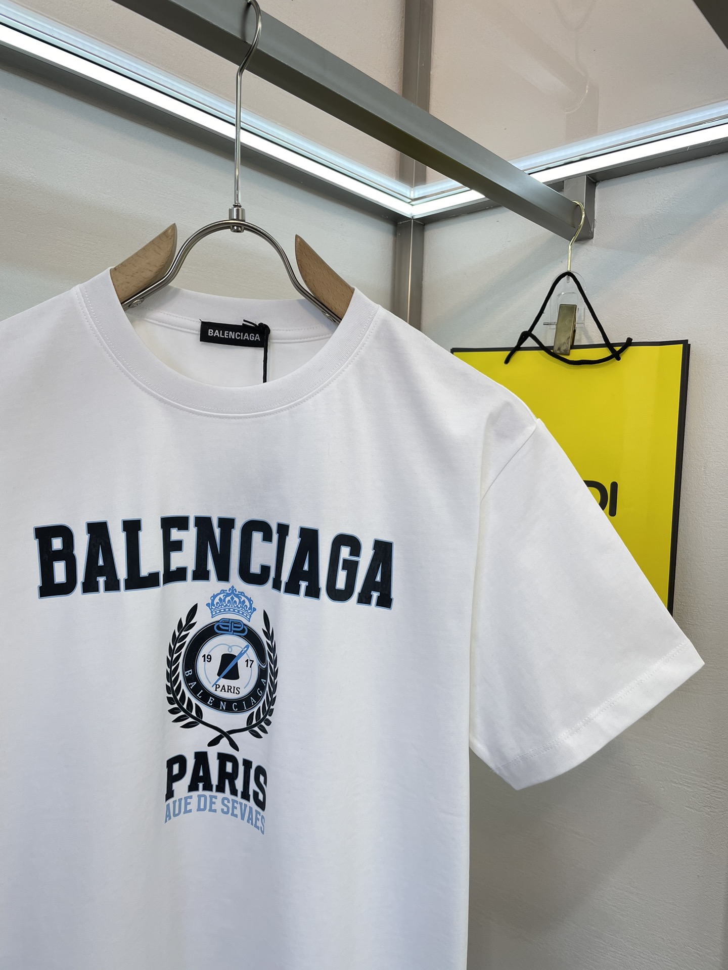 バレンシアガ宇宙服偽物 BALENCIAGA 短袖 Ｔシャツ 柔らかい 純綿トップス 男女兼用 2色 ブラック ホワイト_3