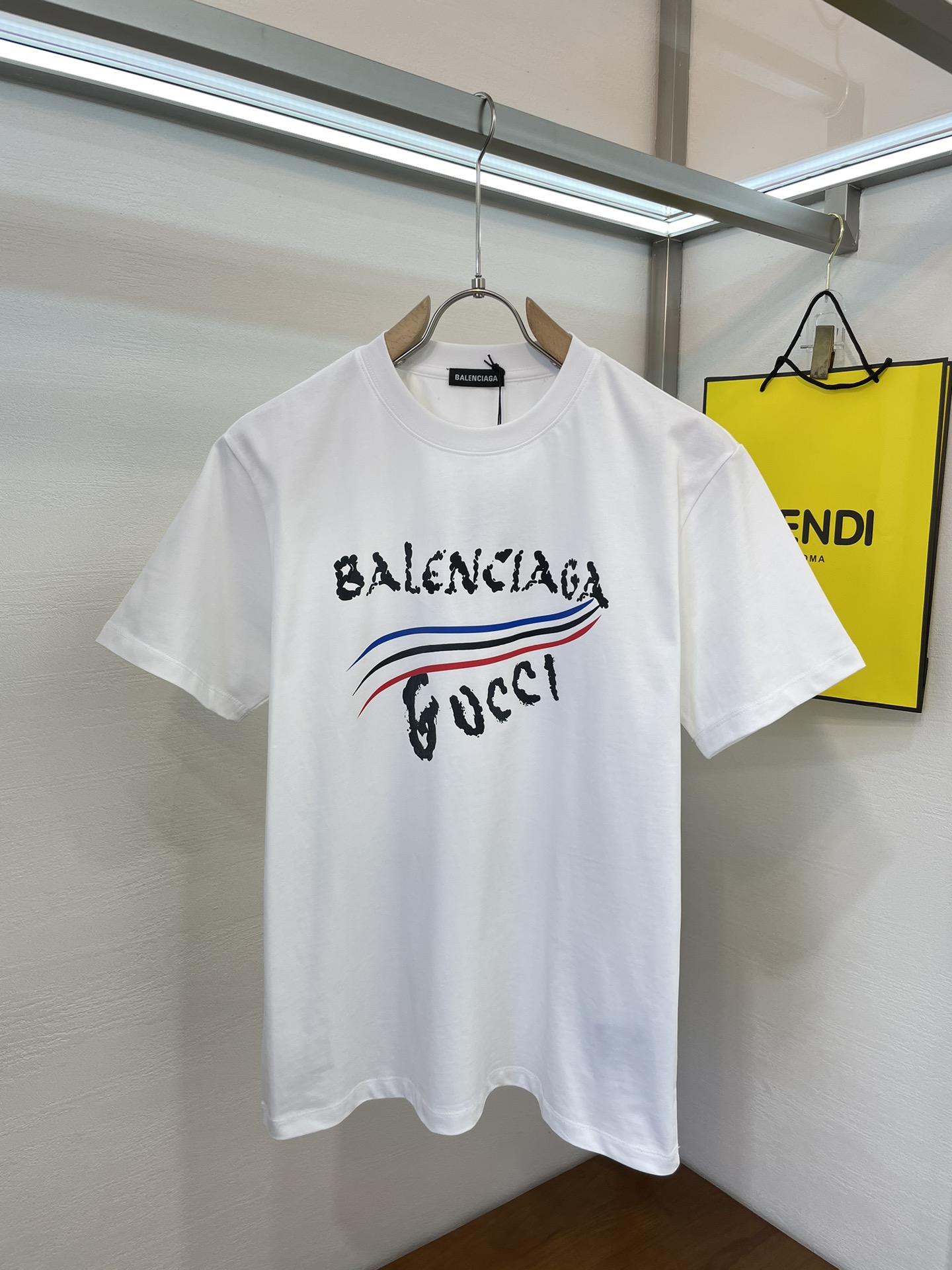 バレンシアガ カバ見分け方激安通販 BALENCIAGA 短袖 Ｔシャツ 柔らかい 純綿 男女兼用 2色 ブラック ホワイト_1