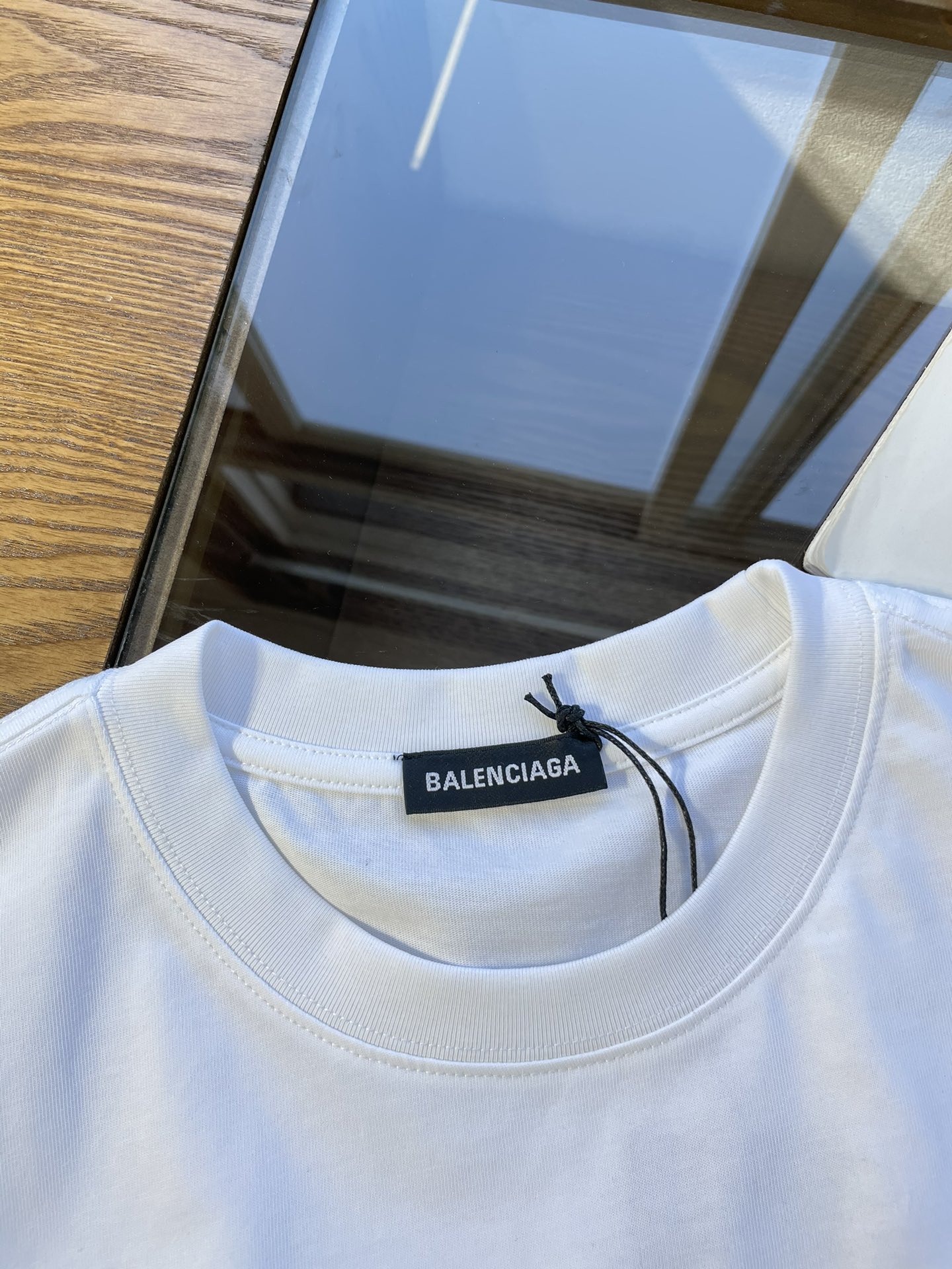 バレンシアガ カバ見分け方激安通販 BALENCIAGA 短袖 Ｔシャツ 柔らかい 純綿 男女兼用 2色 ブラック ホワイト_3