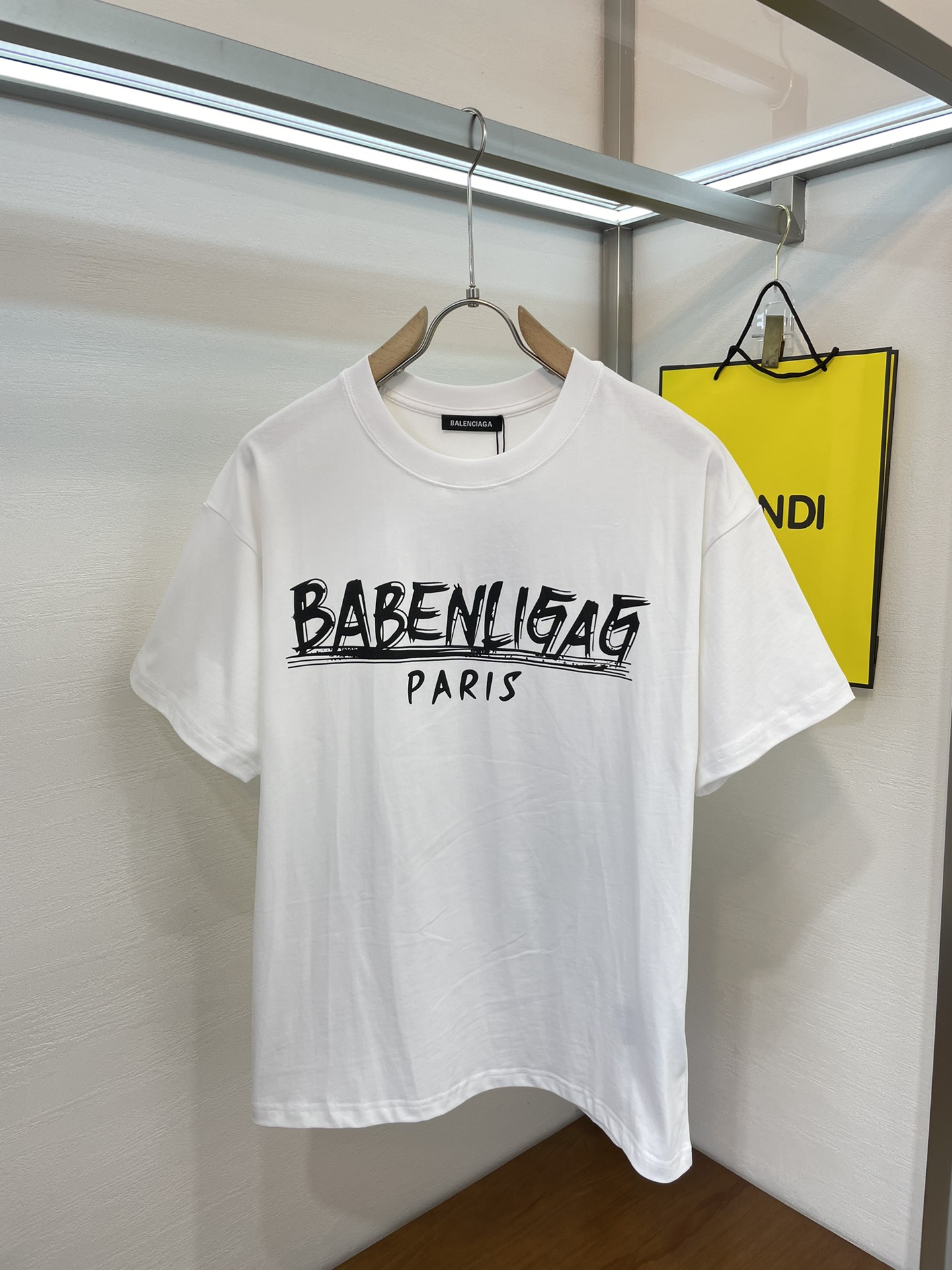 バレンシアガ カバス見分け方コピー BALENCIAGA 短袖 Ｔシャツ 柔らかい 純綿シャツ 男女兼用 2色 ブラック ホワイト_1