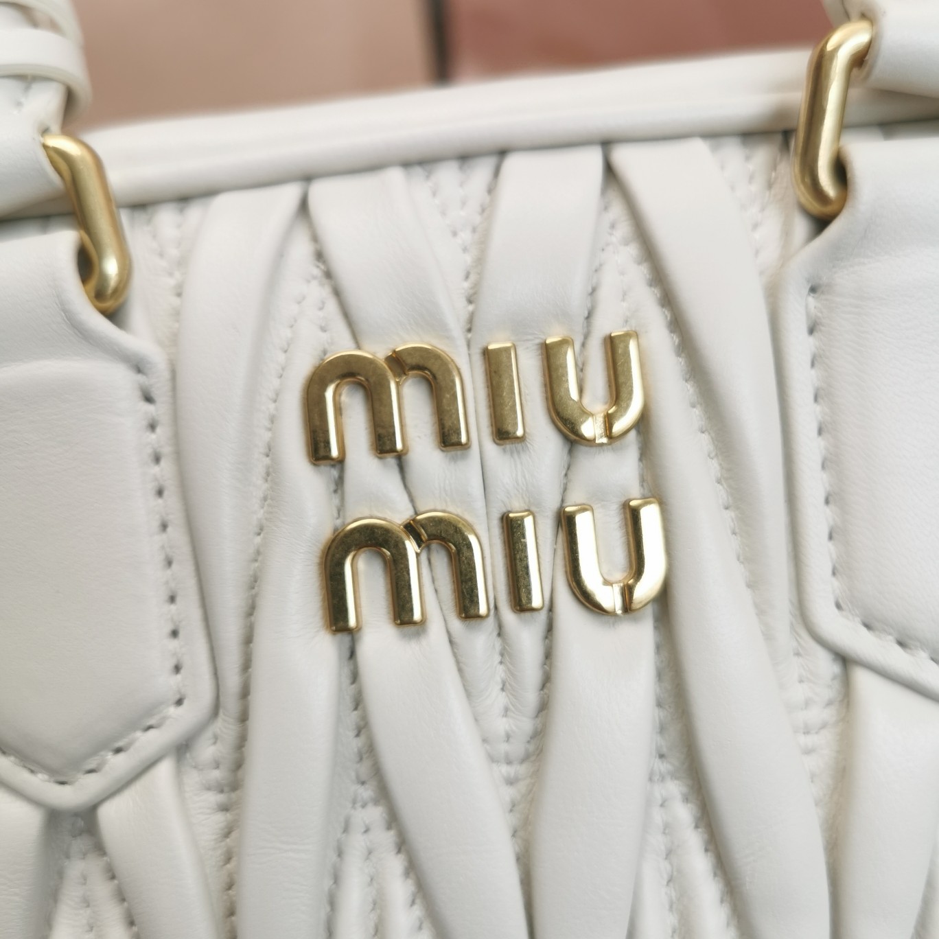 オシャレにお得100%新品miumiu レザーバッグ偽物 新作Too Prettyボウリングバッグ_5