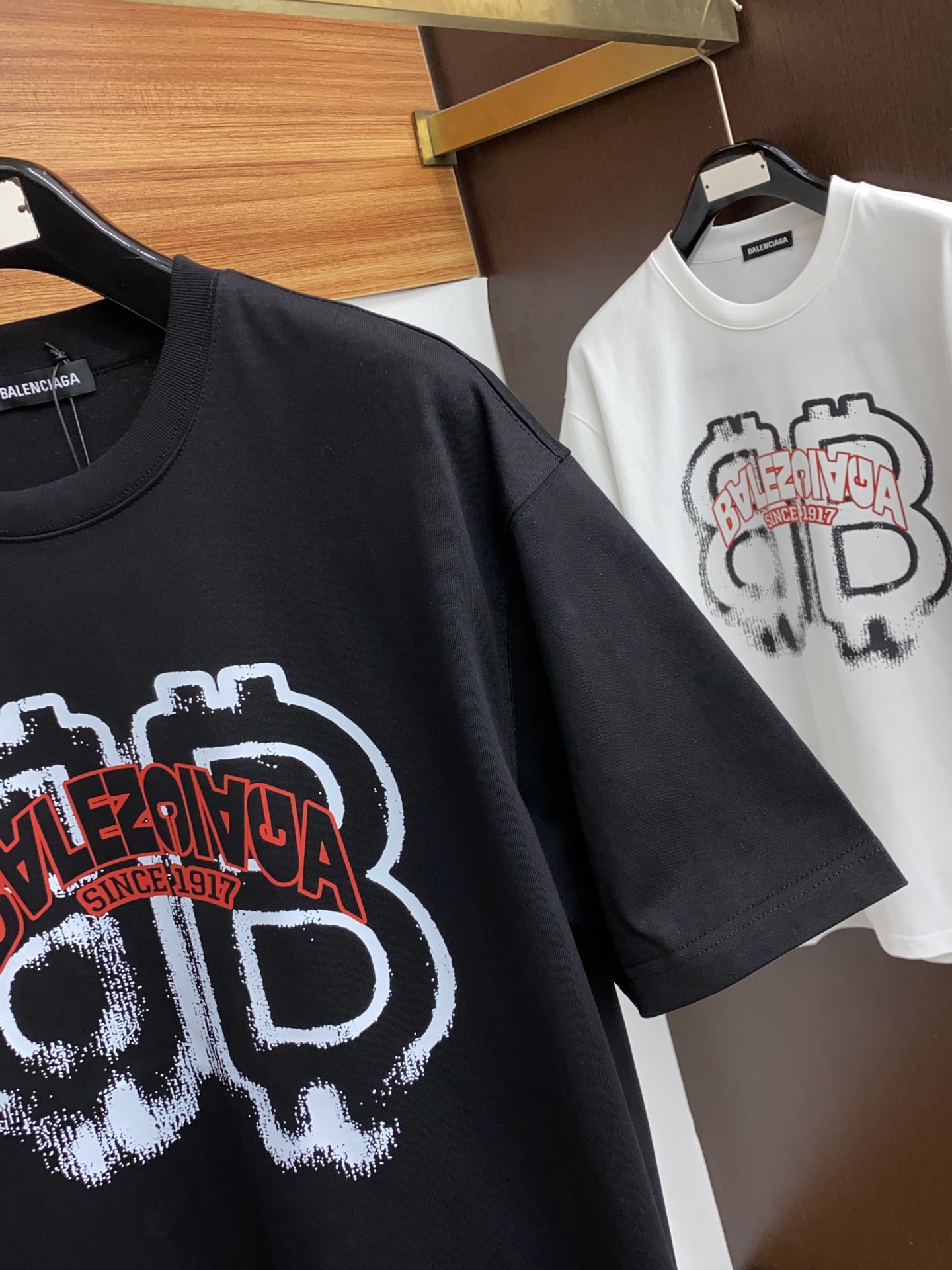 人気 セールバレンシアガtシャツ コーデスーパーコピー 半袖Tシャツ  柔らかい コットン素材_3