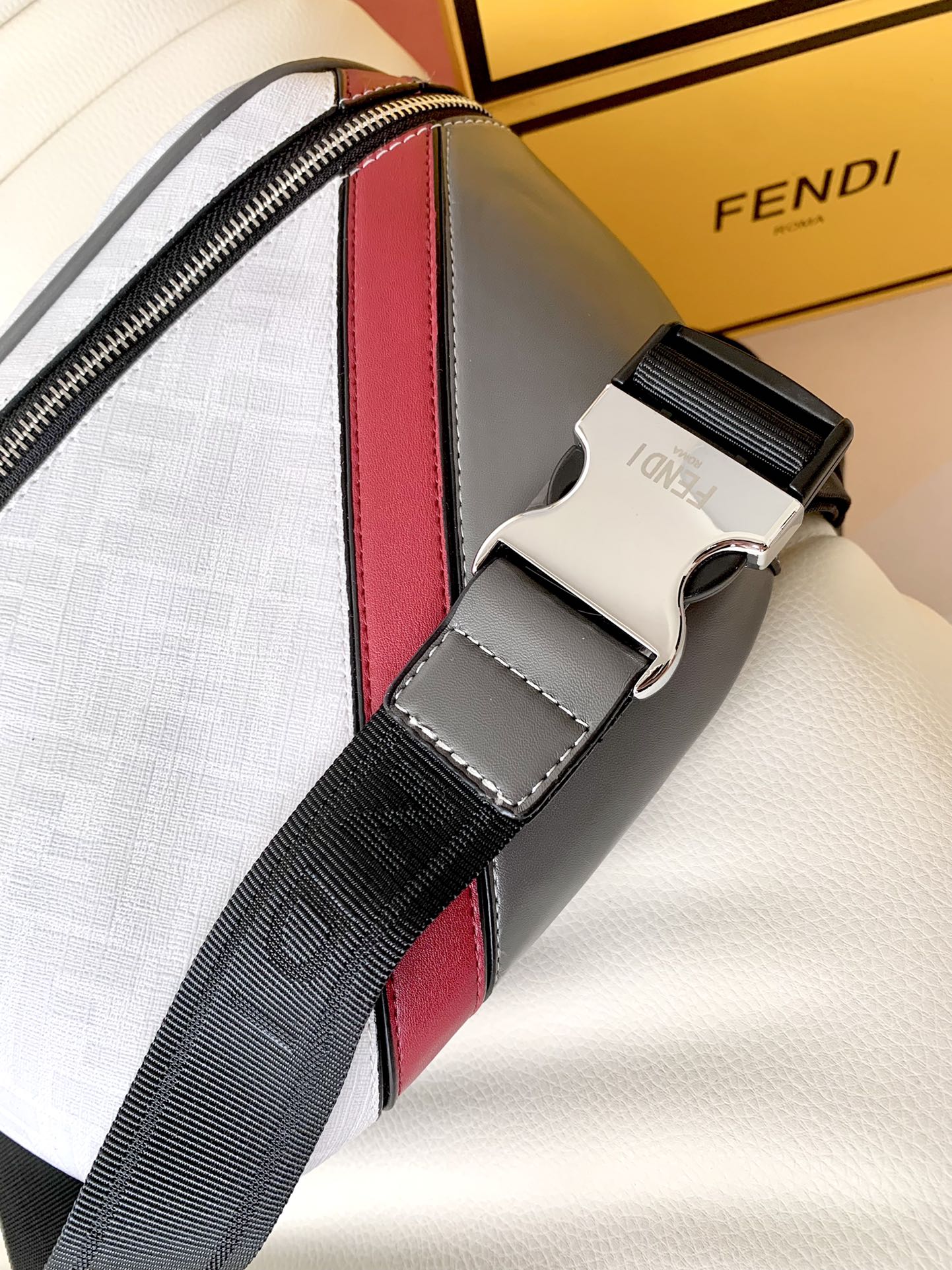 数量限定 得価fendi カバン ショルダーn級品最適　男女兼用　レトロな雰囲気　大容量　ウエストバッグ_3