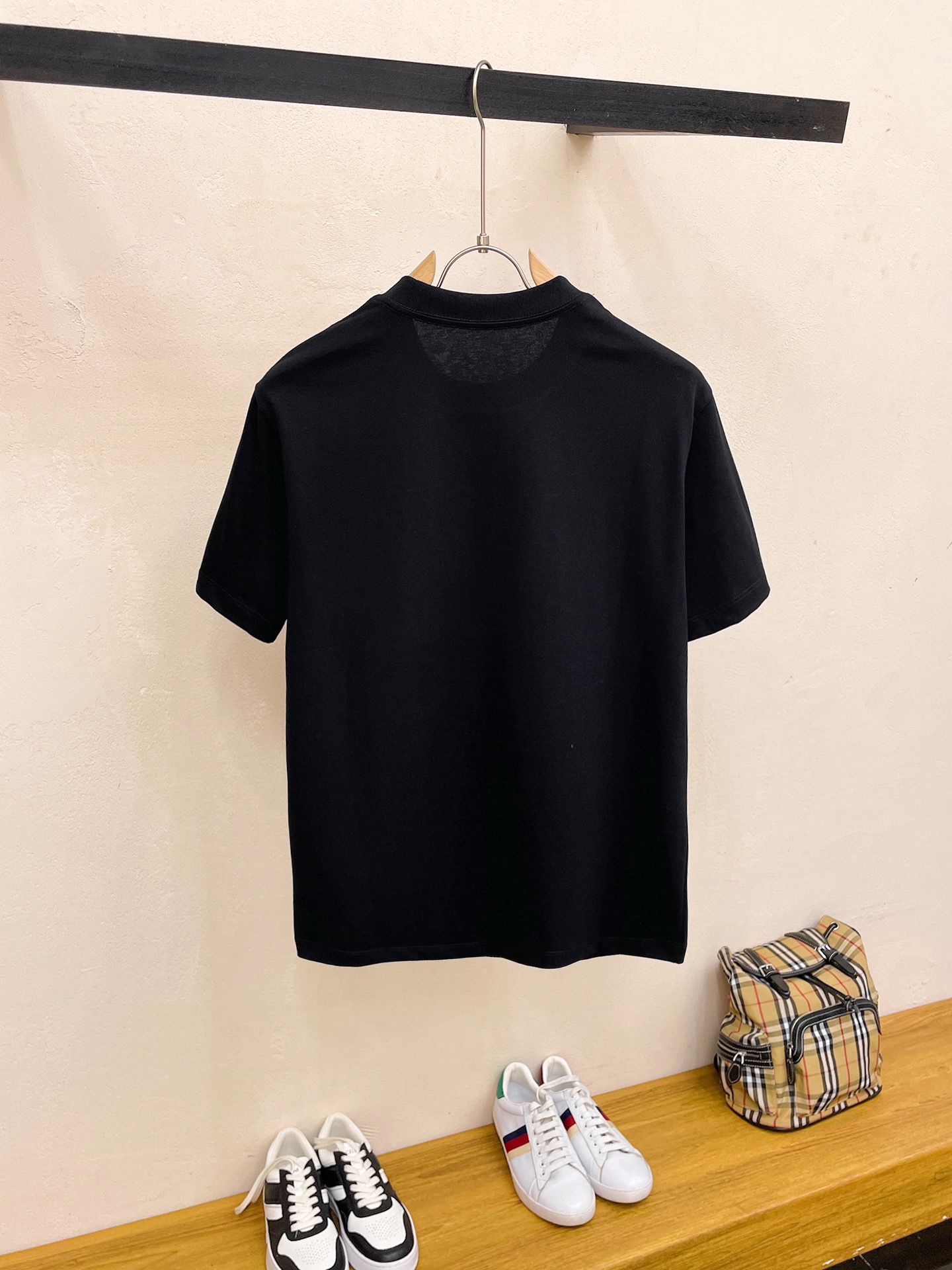 NEW 圧倒的な新作プラダ 半袖Ｔシャツn級品 豪華な高級感 ブランドのエッセンス 優れたデザイン_1