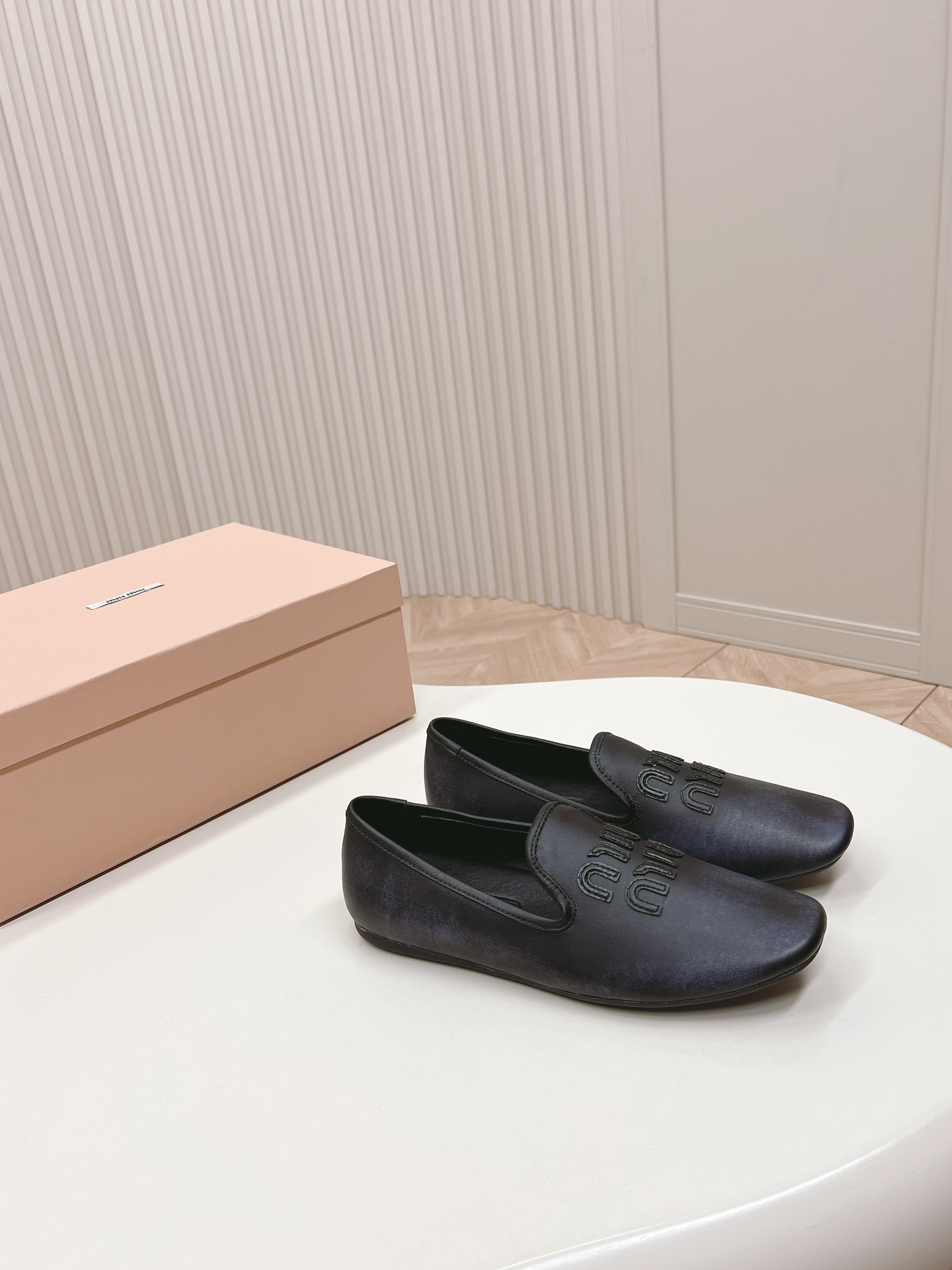 HOT100%新品miumiu 革靴スーパーコピー スクエアトゥデザイン トレンド感_2