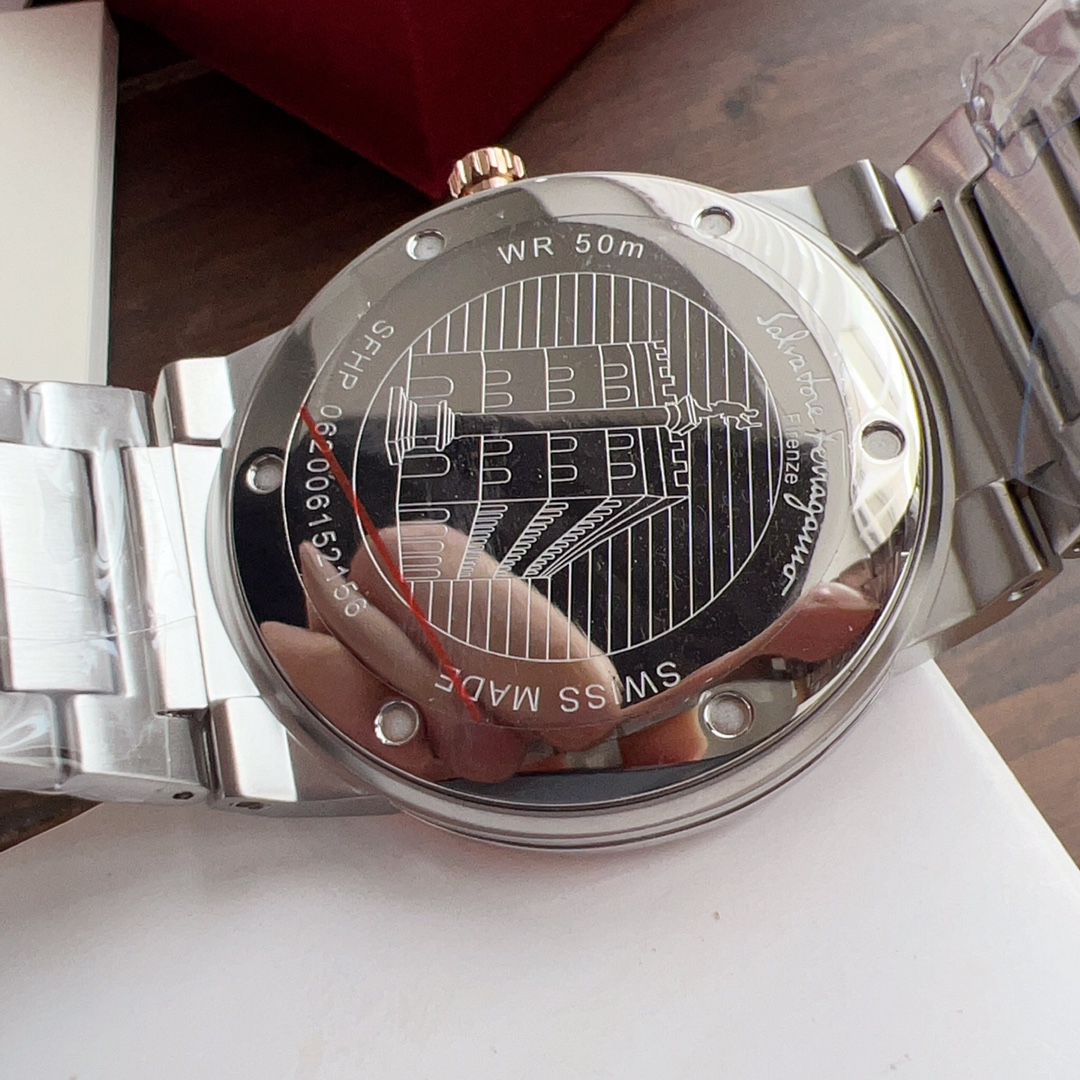秋冬 超人気 新作腕時計フェラガモコピー 41mmのケース径 反射防止ブルーコーティング_4