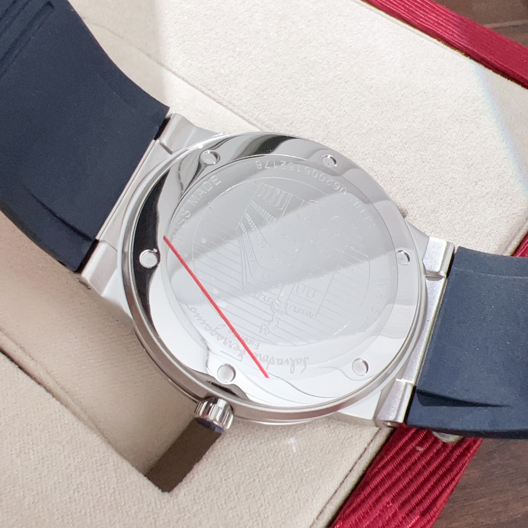 今季セール 限定品 Ferragamo時計偽物 41mmのケース径 反射防止ブルーコーティング_6