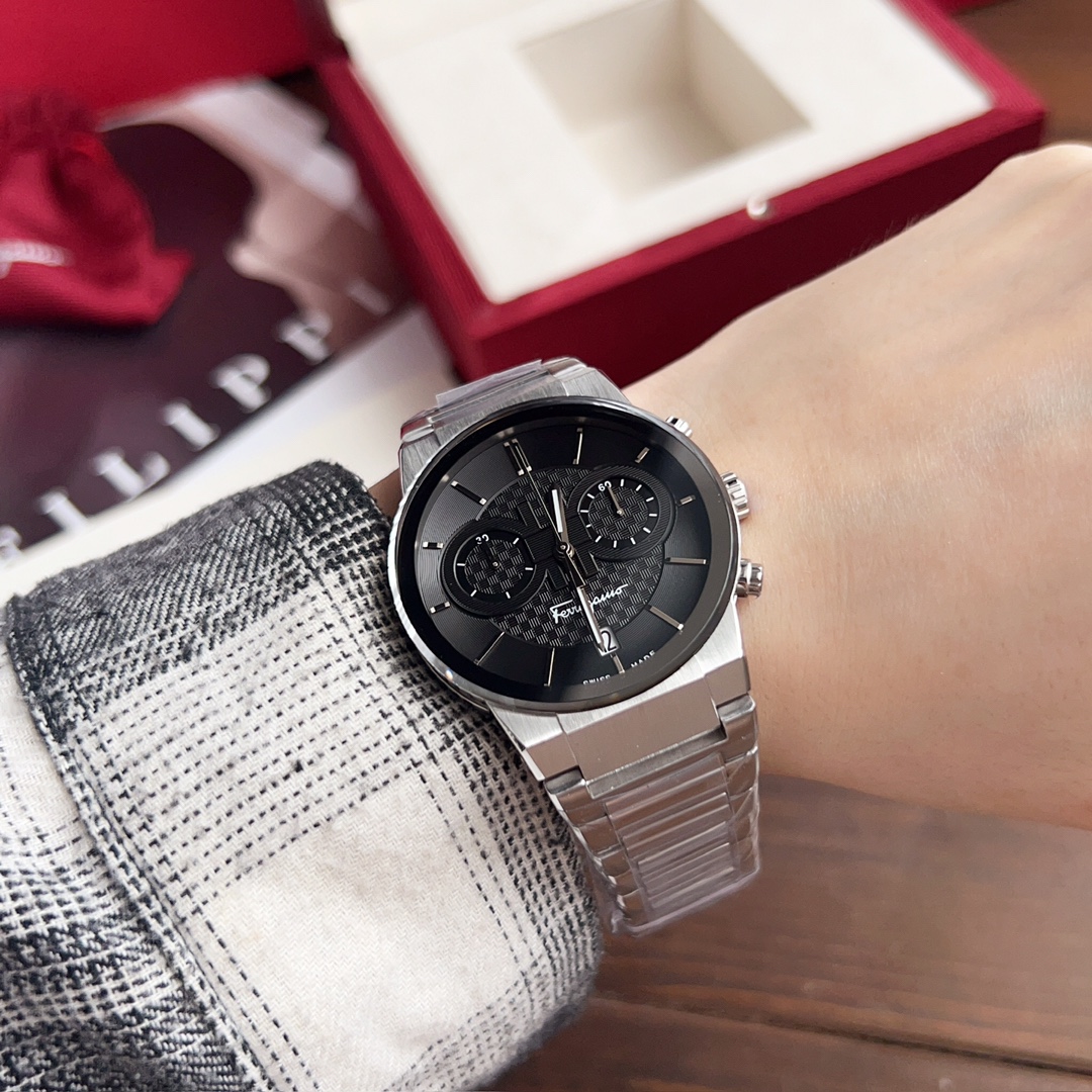 最新作 人気定番 爆買い腕時計フェラガモ偽物 41mmのケース径 耐摩耗性 耐スクラッチ性_1