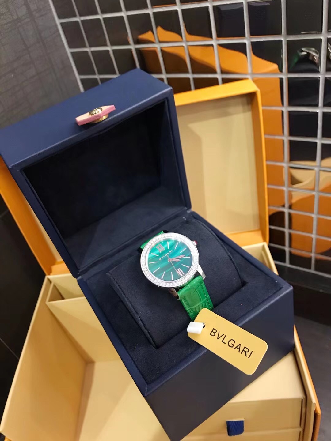 限定セール低価ブルガリレーディス時計偽物　TUBOGASシリーズ　高級感　エレガントなデザイン_1