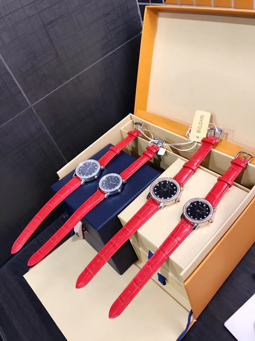 トレンド感溢れるブルガリ時計スーパーコピー　TUBOGASシリーズ　高級感　エレガントなデザイン_4