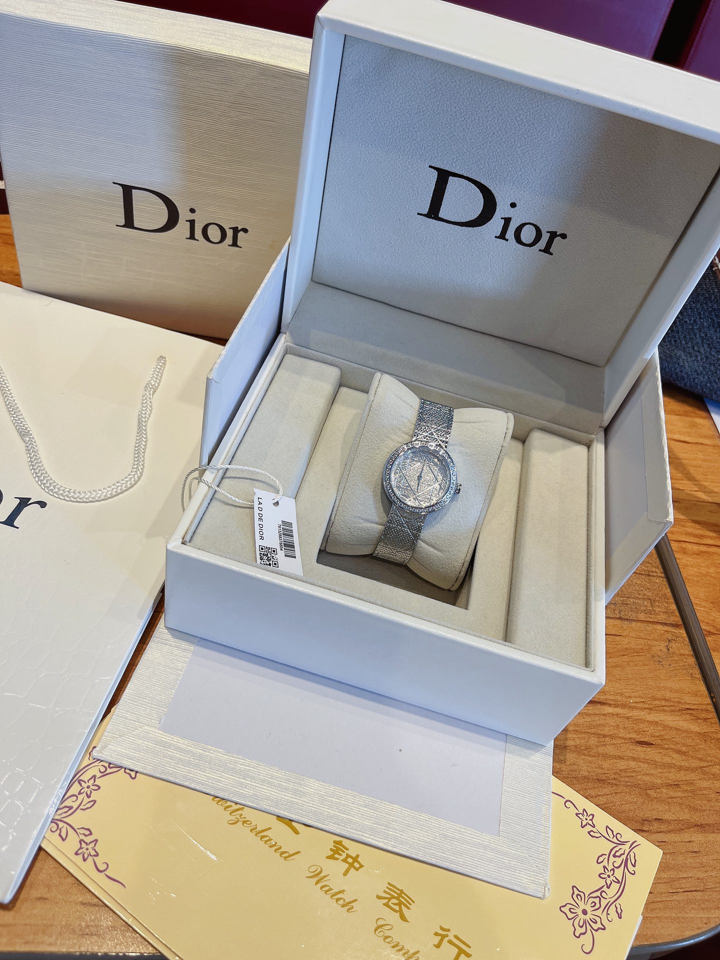 オシャレにお得100%新品ディオール時計コピー ダイヤモンド 高級感 優雅さ_2