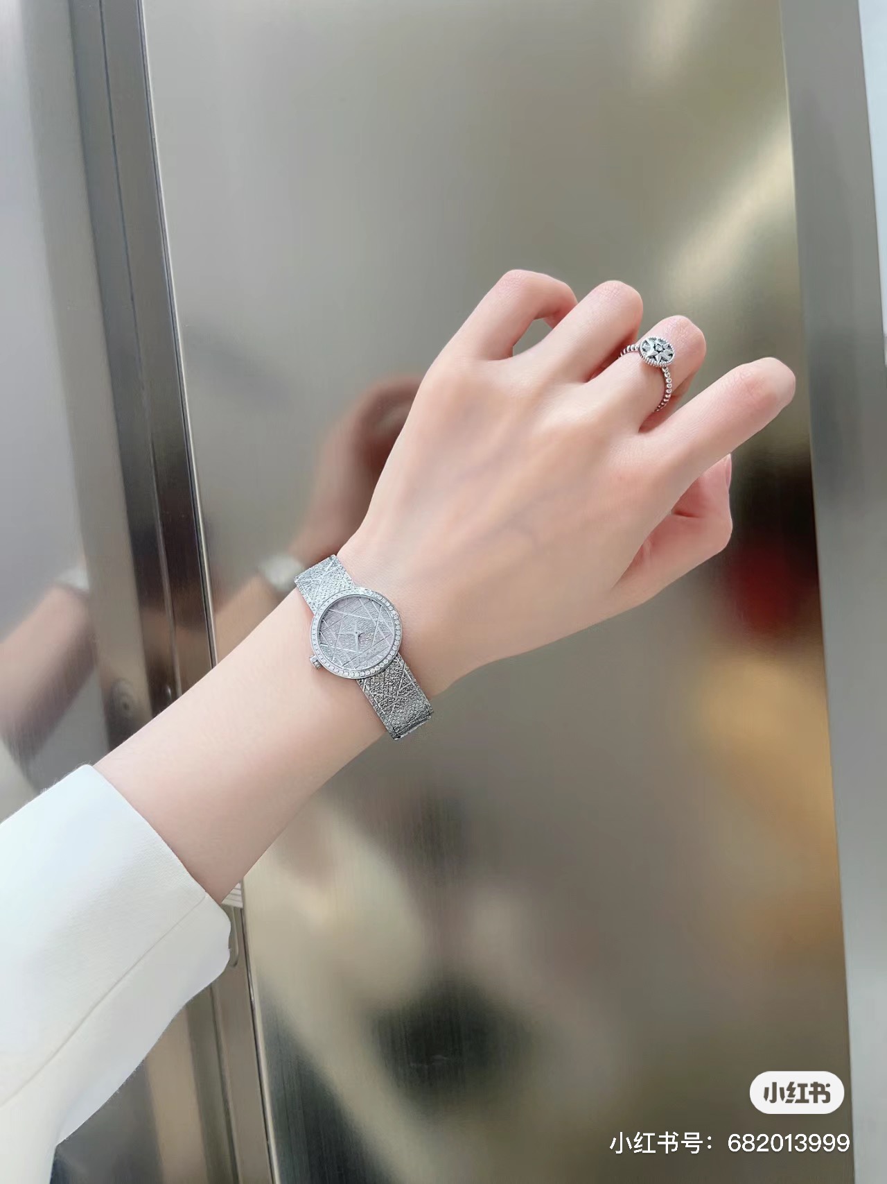 最新作 人気定番 爆買い 腕時計 ディオール偽物 優美な曲線デザイン ダイヤモンド_4