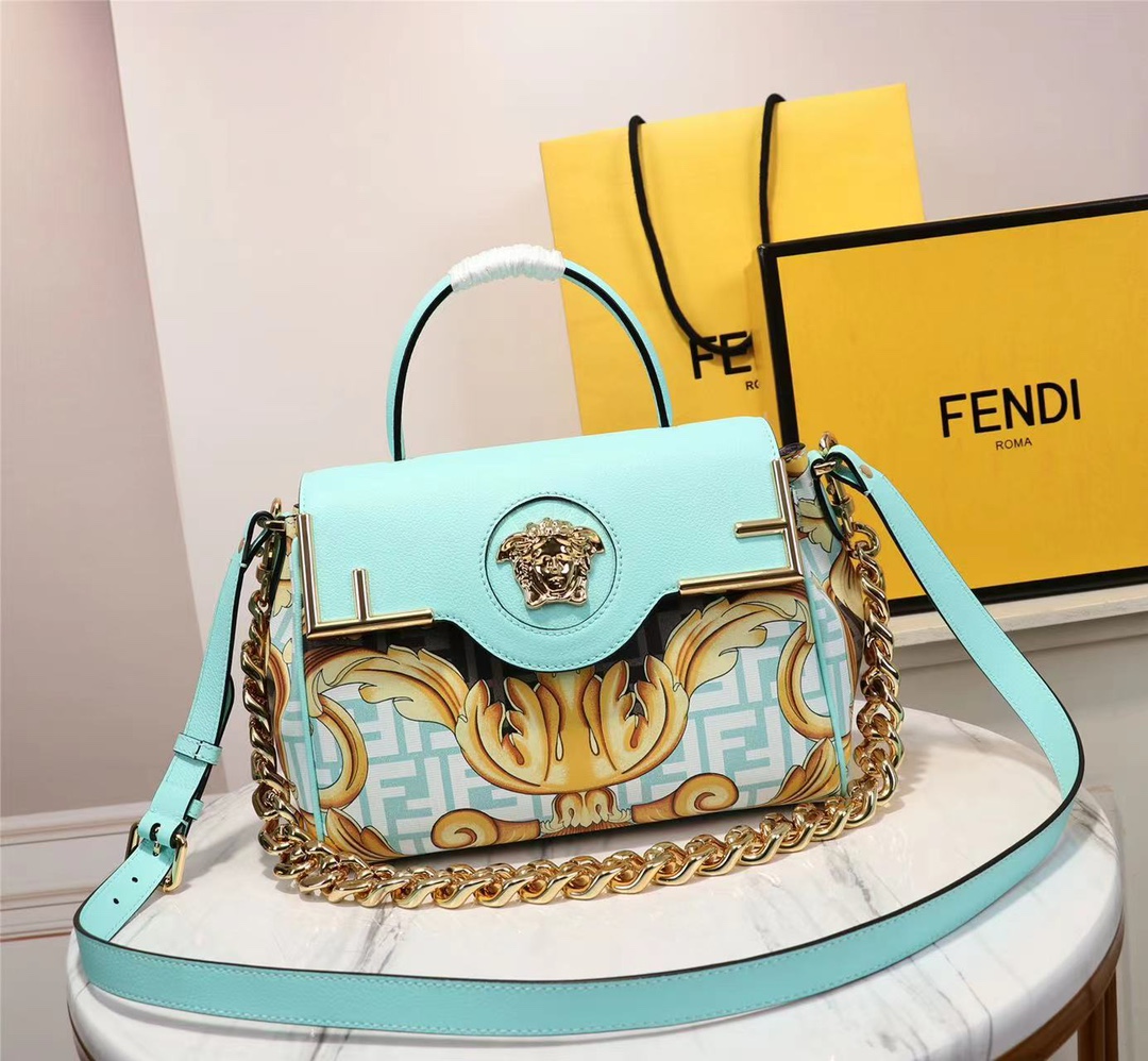 数量限定 得価 fendi カバン コピーヴェルサーチェのコラボレーションバッグ_1