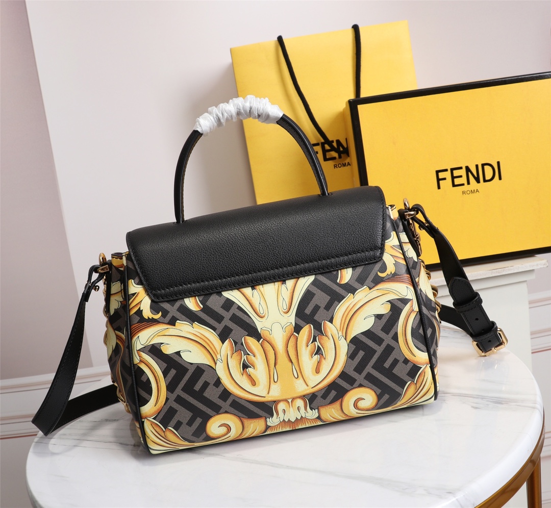 2023 人気 定番 安いfendi カバン メンズコピー ヴェルサーチェのコラボレーションバッグ_3